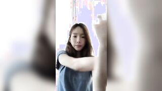 SNSD Taeyeon - No bra