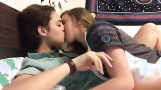 Cuties kissing on cam (????✔️)