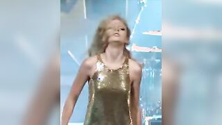 Taylor Swift Jiggles in a concert