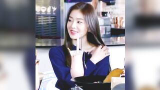 Red Velvet - Irene's shoulder