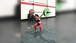 Weightlifter Maria Akerlund shows off her beautiful form [gif]