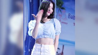 Fromis_9 - Saerom yummy tummy and slurpy sweaty back