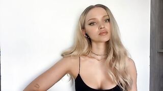 Dove Cameron looks like she's getting ready for the Casting Couch