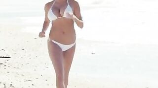 Kate Upton Slo-mo jiggle