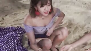 TWICE - Jeongyeon Cleavage