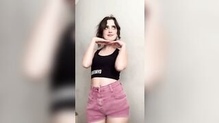 Laura Marano (GIF)