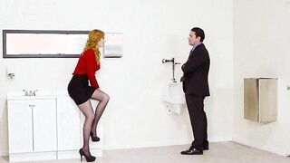 Bathroom Break (x-post /r/NSFW_GIF)