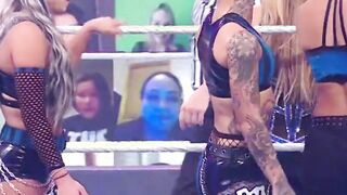 Liv Morgan slap Ruby Riott booty