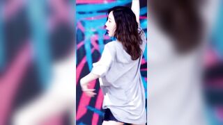 SNSD - Taeyeon's buttcheeks