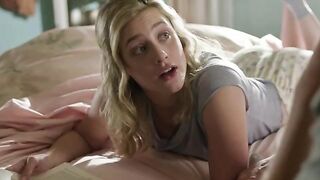 Lili Reinhart ????