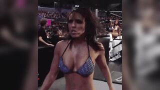 Layla in a hot bikini ????