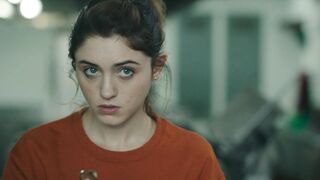 Natalia Dyer just loves rubbing her pussy