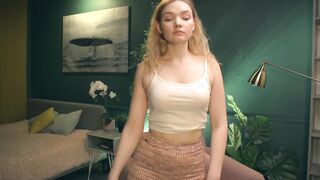 Gingerstorm_ performs live on webcam