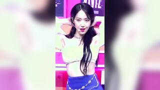 VIVIZ - Sinb's underboob