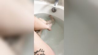 A lil bathtub asmr ????