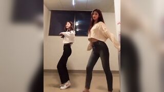 EVERGLOW - Onda & Sihyeon